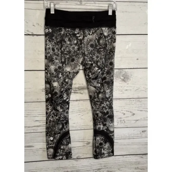 Lululemon Leggings Women Size 4 Black/White Floral Run Inspire Crop All Luxtreme - Picture 7 of 10